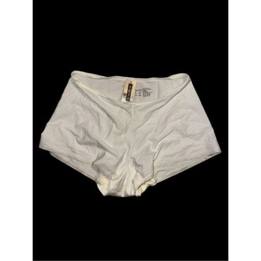 NEW WITH TAGS Stretch SOMA  SEAMLESS Boyshort Panty Underwear Panties OFF WHITE